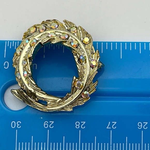 Aurora Borealis Rhinestone Gold tone Circle Leaf Pin Brooch Vintage - Picture 4 of 6